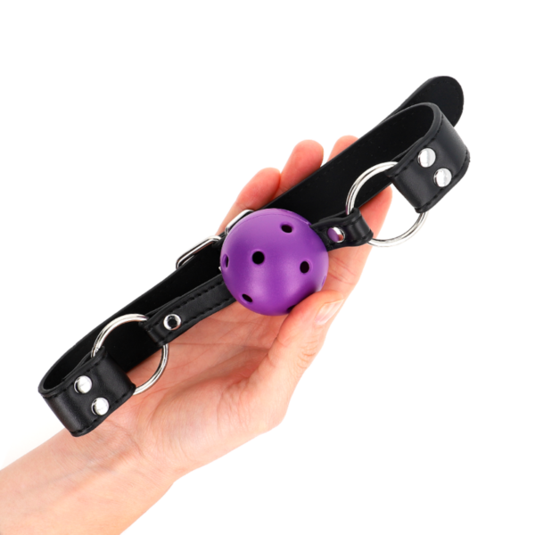 KINK - BOLA RESPIRÁVEL 4 CM MORDAÇA COM REBITE DUPLO ROXO 62,5 x 2,5 CM AJUSTÁVEL 42-58 CM - Image 3