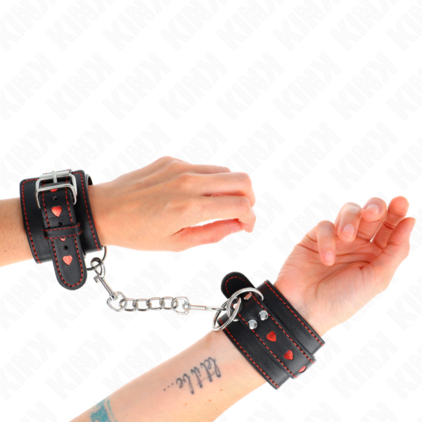 KINK - PULSO PRETO COM INSERÇÃO DE CORAÇÃO VERMELHO AJUSTÁVEL 21-28 CM X 5,5 CM - Image 4